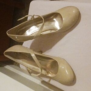 Chinese Laundry Tan Patent Leather Ankle Strap Shoes.